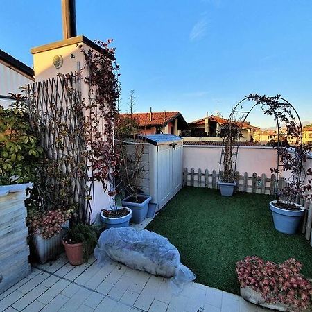 Il Torchio Rooftop Apartment With Wide Terrace Сірміоне Екстер'єр фото