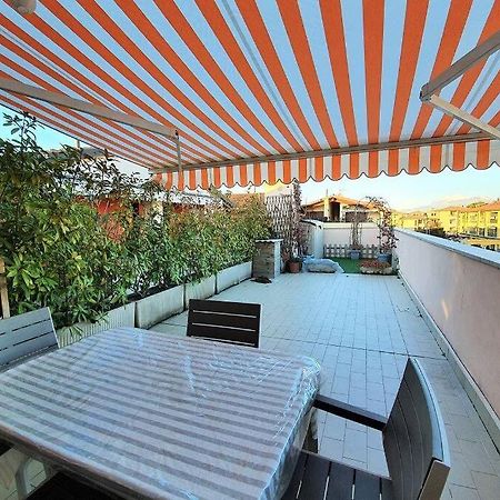 Il Torchio Rooftop Apartment With Wide Terrace Сірміоне Екстер'єр фото
