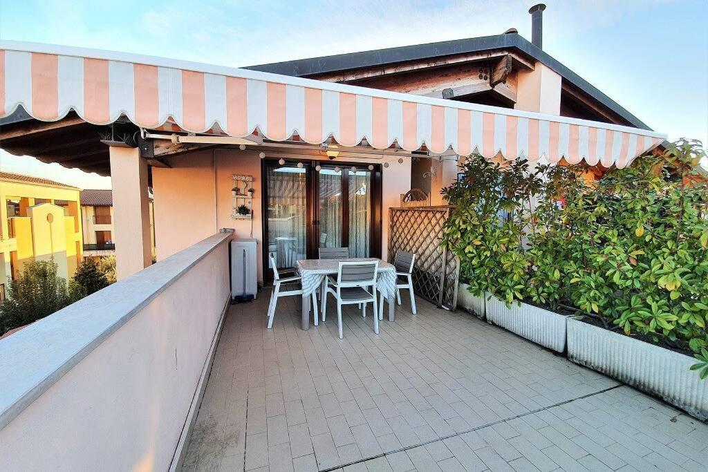 Il Torchio Rooftop Apartment With Wide Terrace Сірміоне Екстер'єр фото